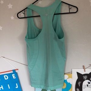 Lululemon tank top